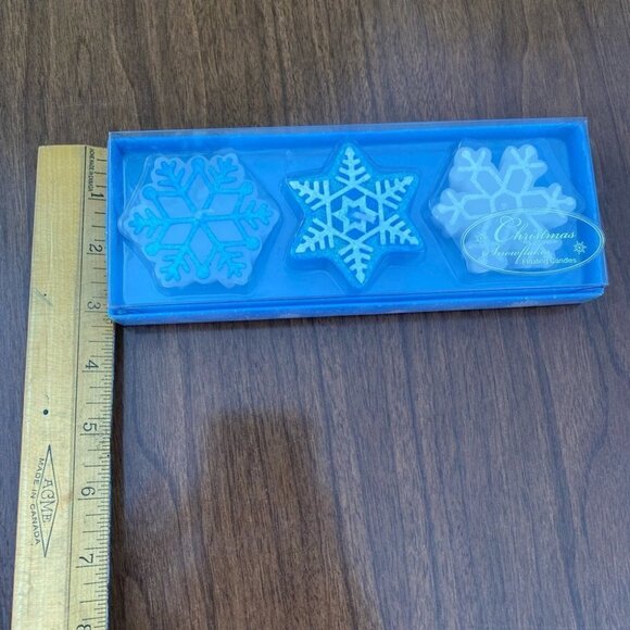 RUSS Visions of Winter Snowflake Christmas Floating Candles NEW Holiday Candles - Picture 5 of 5